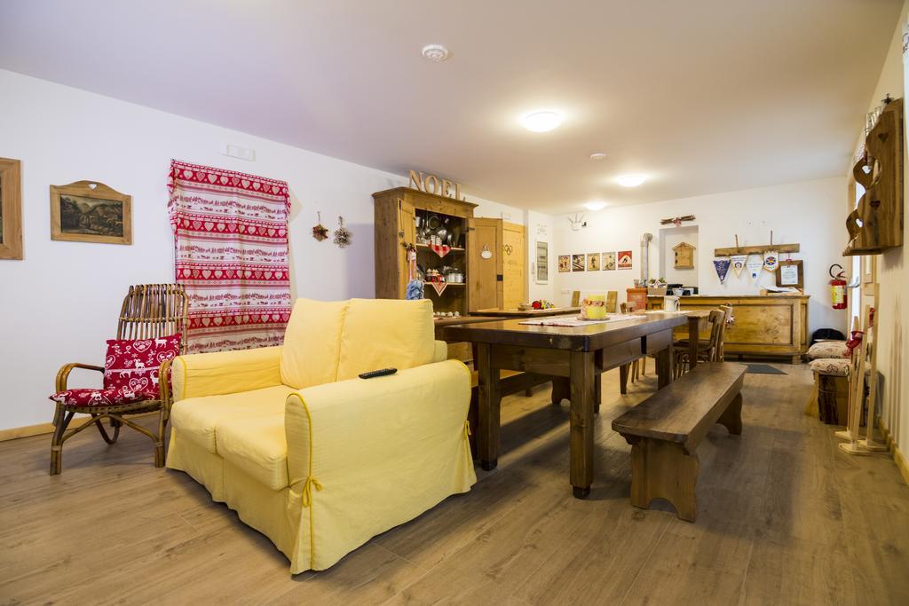 Olimpic Hostel Schilpario Exteriör bild